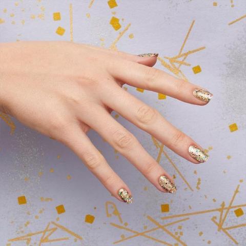 Bridal μανικιούρ για τις πιο κομψές νύφες του καλοκαιριού Bridal μανικιούρ για τις πιο κομψές νύφες του καλοκαιριού