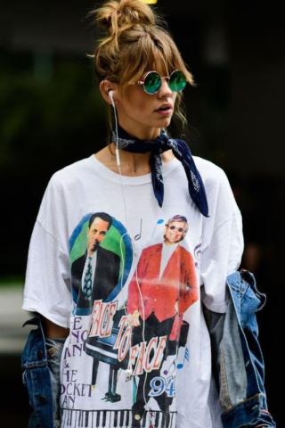 Πώς να φορέσεις το μαντήλι στο καλοκαιρινό street style Πώς να φορέσεις το μαντήλι στο καλοκαιρινό street style