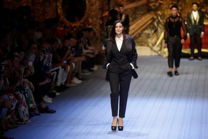 Dolce&Gabbana: Όταν η Μόνικα Μπελούτσι μηδένισε το κοντέρ στην πασαρέλα Dolce&Gabbana: Όταν η Μόνικα Μπελούτσι μηδένισε το κοντέρ στην πασαρέλα