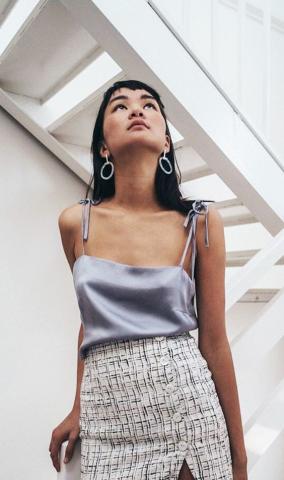 Spaghetti straps: Το top που έχει από τα ‘90s και φέτος θα φορεθεί πολύ Spaghetti straps: Το top που έχει από τα ‘90s και φέτος θα φορεθεί πολύ