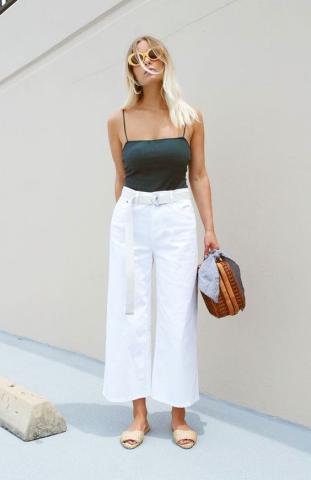 Spaghetti straps: Το top που έχει από τα ‘90s και φέτος θα φορεθεί πολύ Spaghetti straps: Το top που έχει από τα ‘90s και φέτος θα φορεθεί πολύ