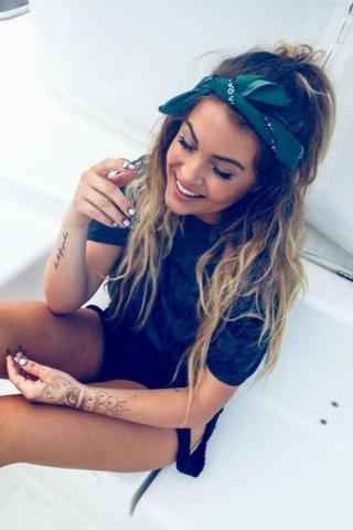 Bandana is back: Πώς να δέσεις μία μπαντάνα στα μαλλιά σου με 8 διαφορετικούς τρόπους Bandana is back: Πώς να δέσεις μία μπαντάνα στα μαλλιά σου με 8 διαφορετικούς τρόπους