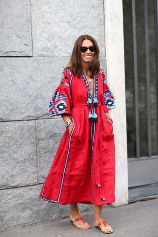 9 τρόποι για να φορέσεις το καφτάνι σου και εκτός παραλίας 9 τρόποι για να φορέσεις το καφτάνι σου και εκτός παραλίας