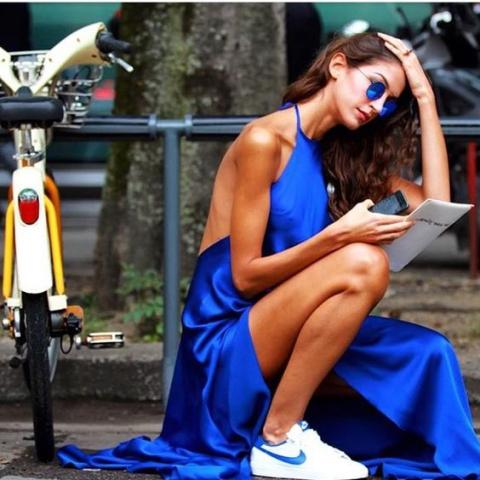 10 λόγοι για να αποκτήσεις ένα satin, maxi φόρεμα 10 λόγοι για να αποκτήσεις ένα satin, maxi φόρεμα