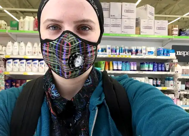 Η γυναίκα που είναι αλλεργική στα πάντα έχει κάτι πολύ σημαντικό να μας μάθει για τη ζωή Η γυναίκα που είναι αλλεργική στα πάντα έχει κάτι πολύ σημαντικό να μας μάθει για τη ζωή