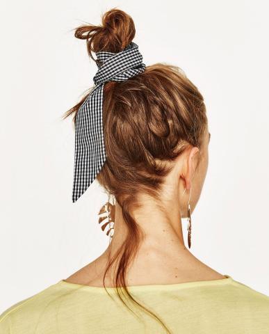 6 διαφορετικοί τρόποι για να κάνεις ένα καλοκαιρινό bun στα μαλλιά σου 6 διαφορετικοί τρόποι για να κάνεις ένα καλοκαιρινό bun στα μαλλιά σου