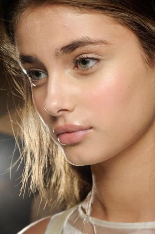 Natural eye makeup: Ιδέες για να υιοθετήσεις το πιο φυσικό μακιγιάζ του καλοκαιριού Natural eye makeup: Ιδέες για να υιοθετήσεις το πιο φυσικό μακιγιάζ του καλοκαιριού