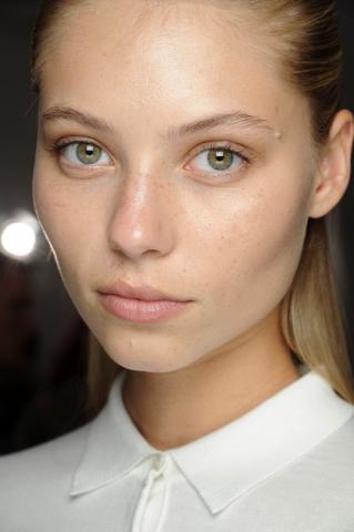 Natural eye makeup: Ιδέες για να υιοθετήσεις το πιο φυσικό μακιγιάζ του καλοκαιριού Natural eye makeup: Ιδέες για να υιοθετήσεις το πιο φυσικό μακιγιάζ του καλοκαιριού