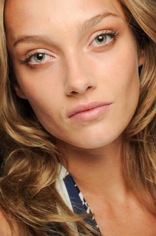 Natural eye makeup: Ιδέες για να υιοθετήσεις το πιο φυσικό μακιγιάζ του καλοκαιριού Natural eye makeup: Ιδέες για να υιοθετήσεις το πιο φυσικό μακιγιάζ του καλοκαιριού