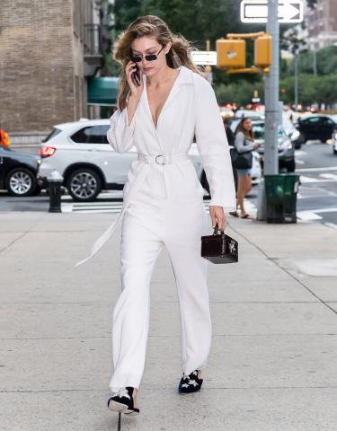 Jumpsuit: Το κομμάτι που πρέπει να έχεις οπωσδήποτε στην ντουλάπα σου Jumpsuit: Το κομμάτι που πρέπει να έχεις οπωσδήποτε στην ντουλάπα σου