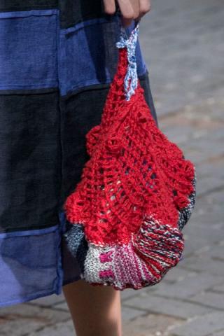 Οι crochet bags έχουν τη boho-vintage τάση που θα λατρέψεις φέτος Οι crochet bags έχουν τη boho-vintage τάση που θα λατρέψεις φέτος