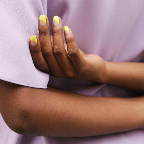 8 αναπάντεχοι τρόποι να χρησιμοποιήσεις το κίτρινο στο μανικιούρ σου 8 αναπάντεχοι τρόποι να χρησιμοποιήσεις το κίτρινο στο μανικιούρ σου