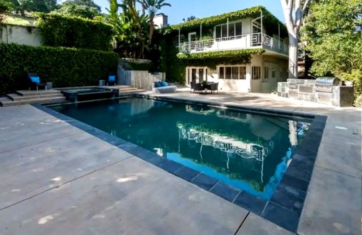 Θα έδινες 2,05 εκατομμύρια δολάρια για να αγοράσεις το σπίτι του Jared Leto; Θα έδινες 2,05 εκατομμύρια δολάρια για να αγοράσεις το σπίτι του Jared Leto;