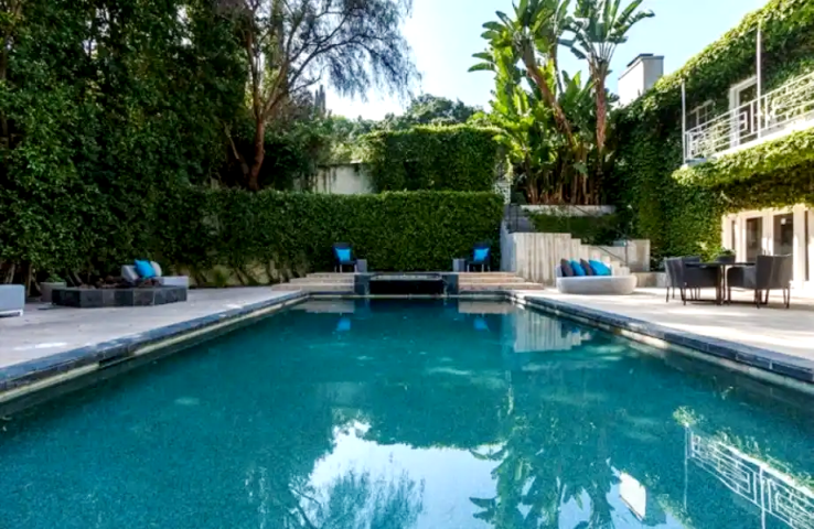 Θα έδινες 2,05 εκατομμύρια δολάρια για να αγοράσεις το σπίτι του Jared Leto; Θα έδινες 2,05 εκατομμύρια δολάρια για να αγοράσεις το σπίτι του Jared Leto;