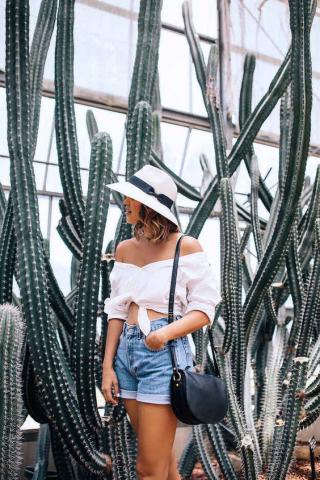 Το passepartout outfit των διακοπών που θα φοράς από το πρωί ως το βράδυ Το passepartout outfit των διακοπών που θα φοράς από το πρωί ως το βράδυ