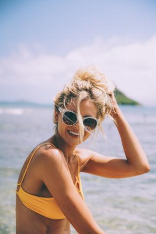 5 ιδέες για να έχεις cool hairstyle στην παραλία 5 ιδέες για να έχεις cool hairstyle στην παραλία