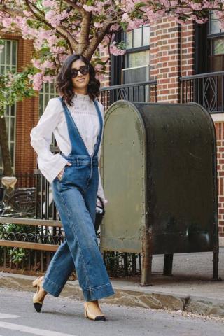 Ήρθε η ώρα να φορέσεις τη σαλοπέτα σου και να θυμίσεις μαθήτρια των 90s Ήρθε η ώρα να φορέσεις τη σαλοπέτα σου και να θυμίσεις μαθήτρια των 90s