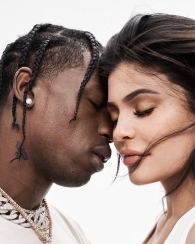 Το πρώτο εξώφυλλο της Kylie Jenner με τον Travis Scott – Ποιος φοβάται την κατάρα των Kardashians; Το πρώτο εξώφυλλο της Kylie Jenner με τον Travis Scott – Ποιος φοβάται την κατάρα των Kardashians;