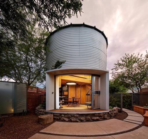 Ζευγάρι μετέτρεψε έναν μικρό μύλο σε ένα παλάτι 34 τ.μ Ζευγάρι μετέτρεψε έναν μικρό μύλο σε ένα παλάτι 34 τ.μ