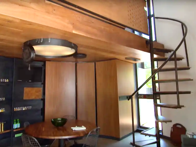 Ζευγάρι μετέτρεψε έναν μικρό μύλο σε ένα παλάτι 34 τ.μ Ζευγάρι μετέτρεψε έναν μικρό μύλο σε ένα παλάτι 34 τ.μ