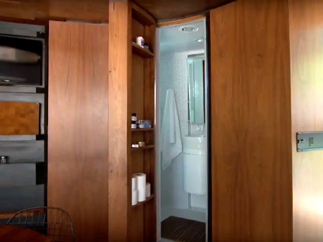 Ζευγάρι μετέτρεψε έναν μικρό μύλο σε ένα παλάτι 34 τ.μ Ζευγάρι μετέτρεψε έναν μικρό μύλο σε ένα παλάτι 34 τ.μ