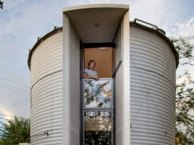 Ζευγάρι μετέτρεψε έναν μικρό μύλο σε ένα παλάτι 34 τ.μ Ζευγάρι μετέτρεψε έναν μικρό μύλο σε ένα παλάτι 34 τ.μ