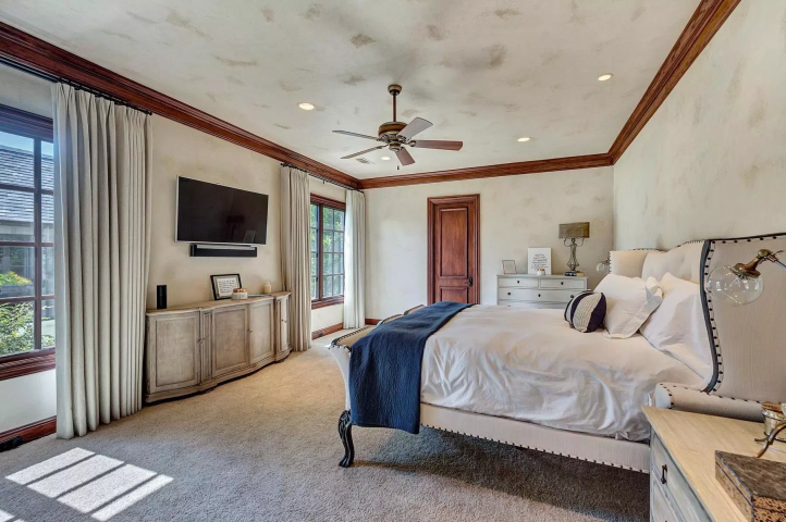 Η Selena Gomez έχει το ωραιότερο celebrity σπίτι και δεν καταλαβαίνουμε γιατί το πουλάει Η Selena Gomez έχει το ωραιότερο celebrity σπίτι και δεν καταλαβαίνουμε γιατί το πουλάει