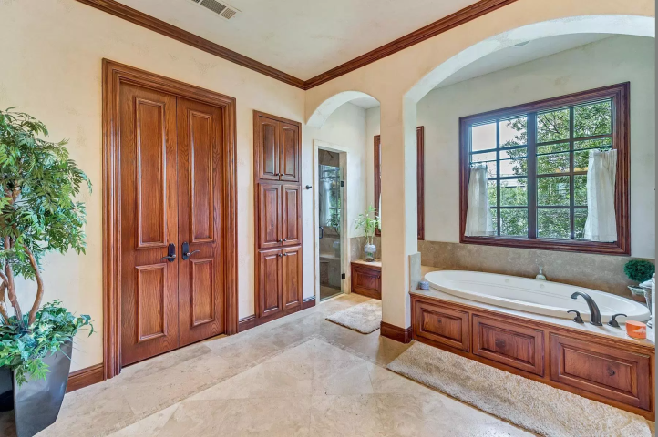 Η Selena Gomez έχει το ωραιότερο celebrity σπίτι και δεν καταλαβαίνουμε γιατί το πουλάει Η Selena Gomez έχει το ωραιότερο celebrity σπίτι και δεν καταλαβαίνουμε γιατί το πουλάει