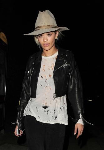 10 φορές που η εντυπωσιακή Rita Ora κυκλοφόρησε χωρίς μακιγιάζ 10 φορές που η εντυπωσιακή Rita Ora κυκλοφόρησε χωρίς μακιγιάζ