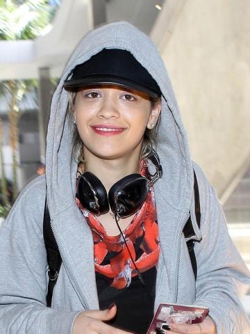 10 φορές που η εντυπωσιακή Rita Ora κυκλοφόρησε χωρίς μακιγιάζ 10 φορές που η εντυπωσιακή Rita Ora κυκλοφόρησε χωρίς μακιγιάζ