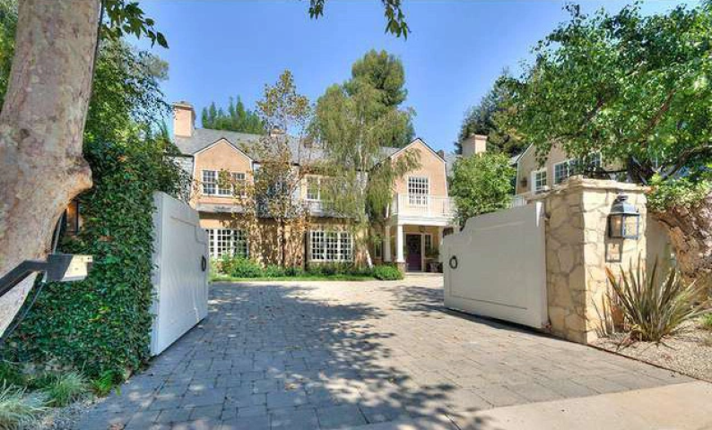 Η έπαυλη της Adele στο Beverly Hills κοστίζει μόλις (!) 10 εκατομμύρια δολάρια Η έπαυλη της Adele στο Beverly Hills κοστίζει μόλις (!) 10 εκατομμύρια δολάρια