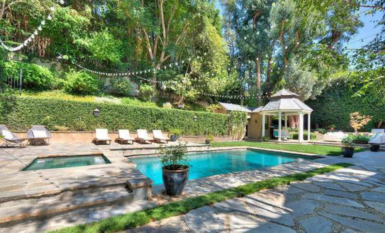 Η έπαυλη της Adele στο Beverly Hills κοστίζει μόλις (!) 10 εκατομμύρια δολάρια Η έπαυλη της Adele στο Beverly Hills κοστίζει μόλις (!) 10 εκατομμύρια δολάρια