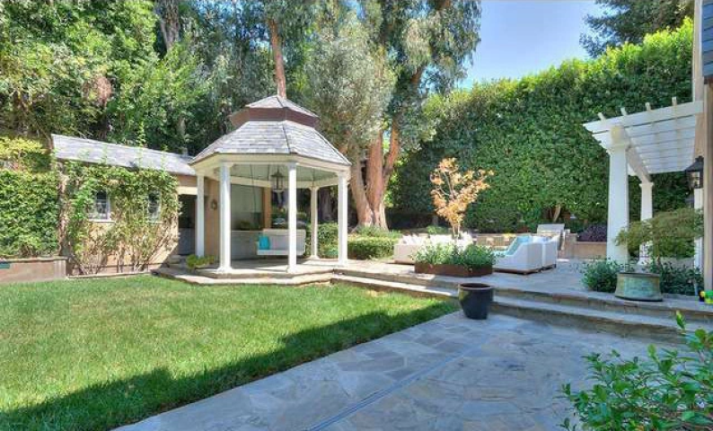 Η έπαυλη της Adele στο Beverly Hills κοστίζει μόλις (!) 10 εκατομμύρια δολάρια Η έπαυλη της Adele στο Beverly Hills κοστίζει μόλις (!) 10 εκατομμύρια δολάρια