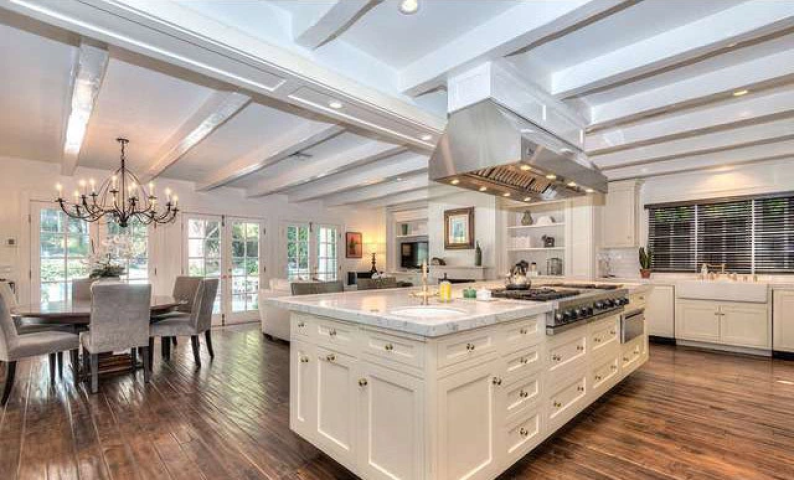 Η έπαυλη της Adele στο Beverly Hills κοστίζει μόλις (!) 10 εκατομμύρια δολάρια Η έπαυλη της Adele στο Beverly Hills κοστίζει μόλις (!) 10 εκατομμύρια δολάρια