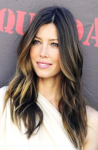 5 χτενίσματα που δείχνουν το πρόσωπό σου πιο λεπτό 5 χτενίσματα που δείχνουν το πρόσωπό σου πιο λεπτό