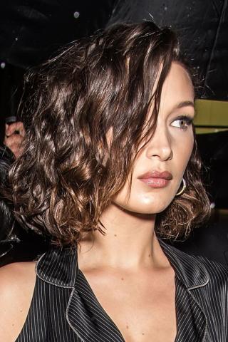 5 χτενίσματα που δείχνουν το πρόσωπό σου πιο λεπτό 5 χτενίσματα που δείχνουν το πρόσωπό σου πιο λεπτό