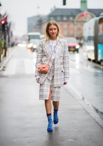 Fall trend: Οι κάλτσες γίνονται το επίκεντρο των fashionable εμφανίσεων Fall trend: Οι κάλτσες γίνονται το επίκεντρο των fashionable εμφανίσεων