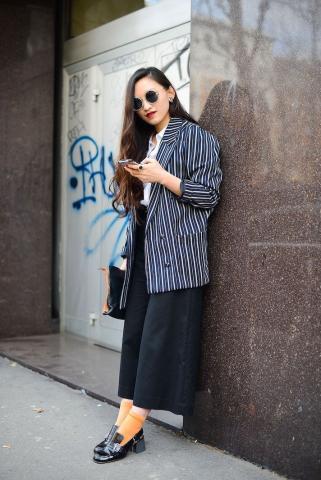 Fall trend: Οι κάλτσες γίνονται το επίκεντρο των fashionable εμφανίσεων Fall trend: Οι κάλτσες γίνονται το επίκεντρο των fashionable εμφανίσεων