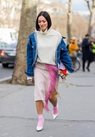 Fall trend: Οι κάλτσες γίνονται το επίκεντρο των fashionable εμφανίσεων Fall trend: Οι κάλτσες γίνονται το επίκεντρο των fashionable εμφανίσεων