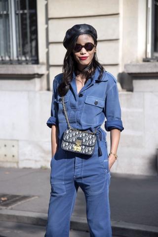 Το αξεσουάρ που φορέθηκε τον περσινό χειμώνα και θα συνεχίσει αυτή τη σεζόν Το αξεσουάρ που φορέθηκε τον περσινό χειμώνα και θα συνεχίσει αυτή τη σεζόν