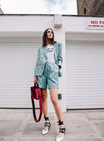 Velvet bag: Η τάση στις τσάντες που θα σε απασχολήσει αρκετά τη νέα σεζόν Velvet bag: Η τάση στις τσάντες που θα σε απασχολήσει αρκετά τη νέα σεζόν