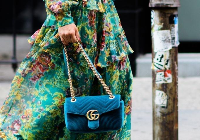 Velvet bag: Η τάση στις τσάντες που θα σε απασχολήσει αρκετά τη νέα σεζόν Velvet bag: Η τάση στις τσάντες που θα σε απασχολήσει αρκετά τη νέα σεζόν