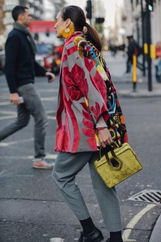 Velvet bag: Η τάση στις τσάντες που θα σε απασχολήσει αρκετά τη νέα σεζόν Velvet bag: Η τάση στις τσάντες που θα σε απασχολήσει αρκετά τη νέα σεζόν