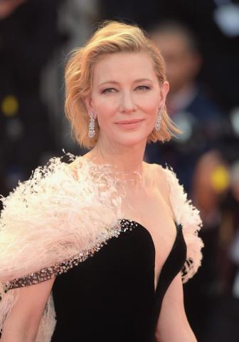 Βενετία 2018: Η Cate Blanchett με το πιο κομψό ντεκολτέ Βενετία 2018: Η Cate Blanchett με το πιο κομψό ντεκολτέ