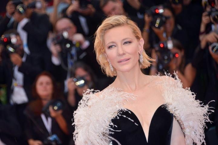 Βενετία 2018: Η Cate Blanchett με το πιο κομψό ντεκολτέ Βενετία 2018: Η Cate Blanchett με το πιο κομψό ντεκολτέ