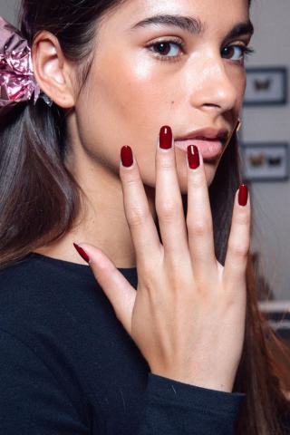 Nail color trends: Τα χρώματα που πρέπει να δοκιμάσεις στο μανικιούρ αυτή την εποχή Nail color trends: Τα χρώματα που πρέπει να δοκιμάσεις στο μανικιούρ αυτή την εποχή