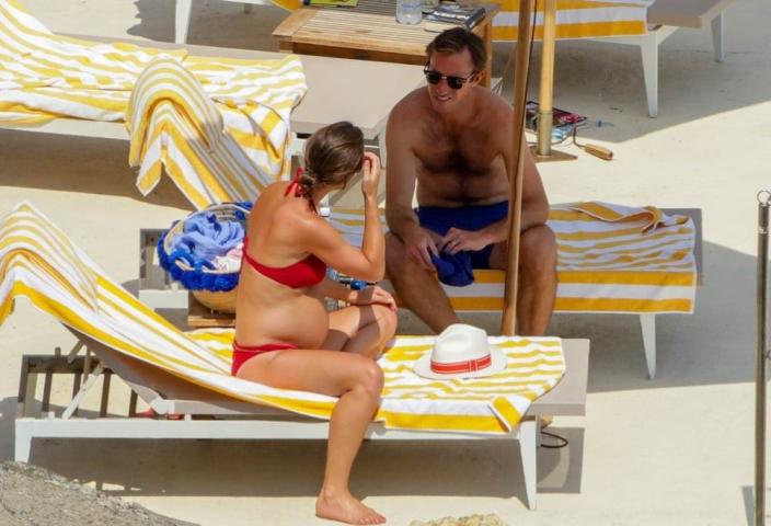 Η Pippa Middleton απολαμβάνει τις βουτιές της (pics) Η Pippa Middleton απολαμβάνει τις βουτιές της (pics)