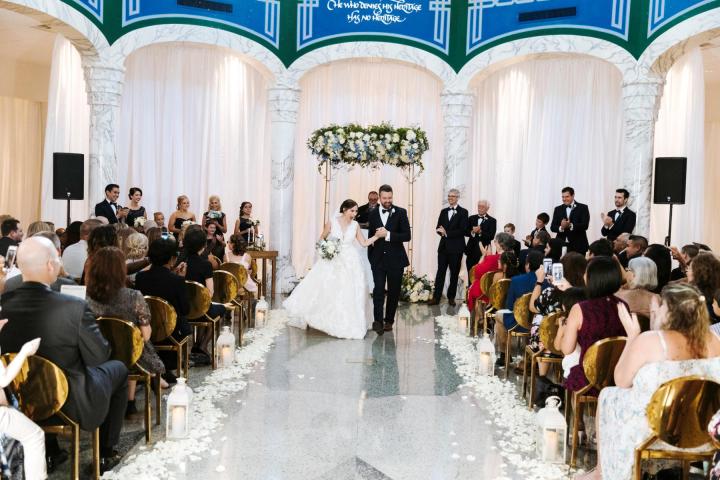 Love Not Lost: Γνωρίστηκαν σαν παιδιά που πάλευαν με τον καρκίνο, επιβίωσαν και παντρεύτηκαν Love Not Lost: Γνωρίστηκαν σαν παιδιά που πάλευαν με τον καρκίνο, επιβίωσαν και παντρεύτηκαν