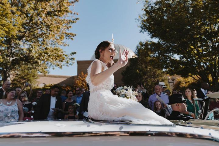 Love Not Lost: Γνωρίστηκαν σαν παιδιά που πάλευαν με τον καρκίνο, επιβίωσαν και παντρεύτηκαν Love Not Lost: Γνωρίστηκαν σαν παιδιά που πάλευαν με τον καρκίνο, επιβίωσαν και παντρεύτηκαν