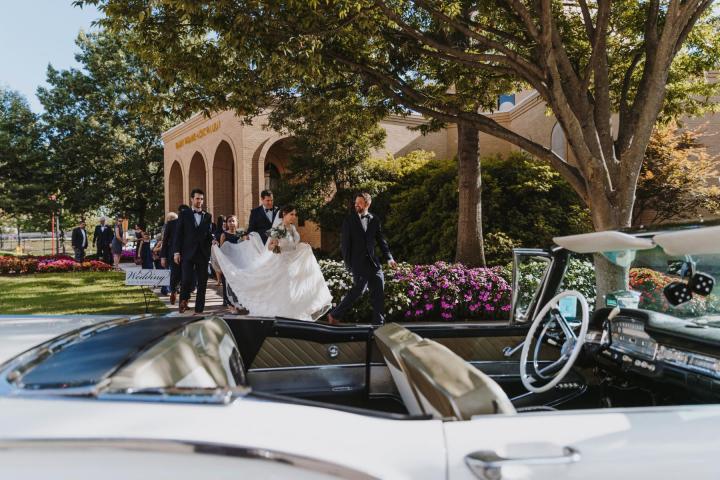 Love Not Lost: Γνωρίστηκαν σαν παιδιά που πάλευαν με τον καρκίνο, επιβίωσαν και παντρεύτηκαν Love Not Lost: Γνωρίστηκαν σαν παιδιά που πάλευαν με τον καρκίνο, επιβίωσαν και παντρεύτηκαν